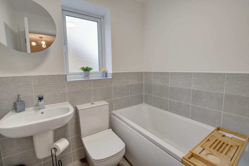 Maden Fold Close, Burnley 3 bed semidetached house £170,000