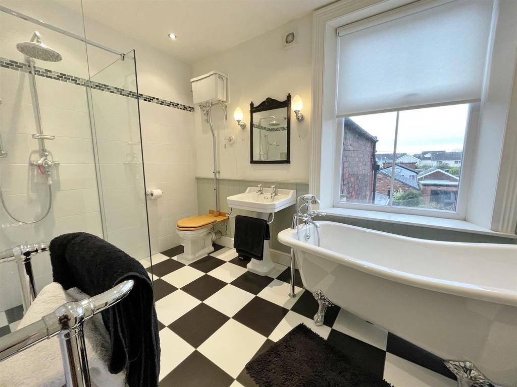 En suite wet room/wc