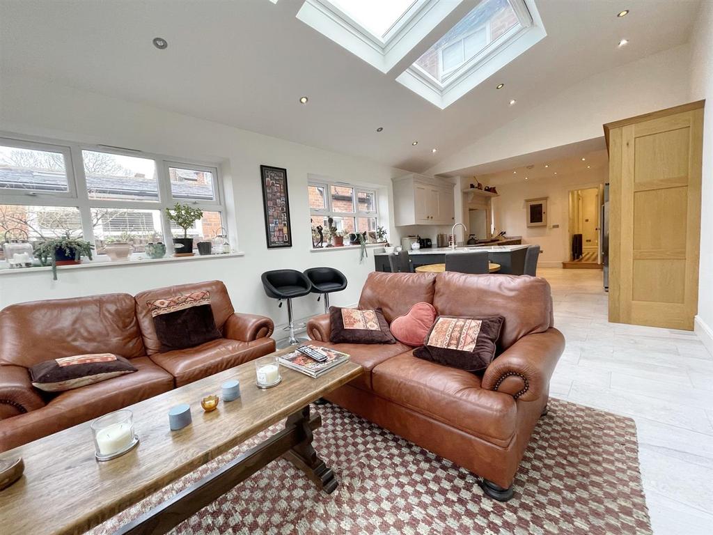 Living/dining area