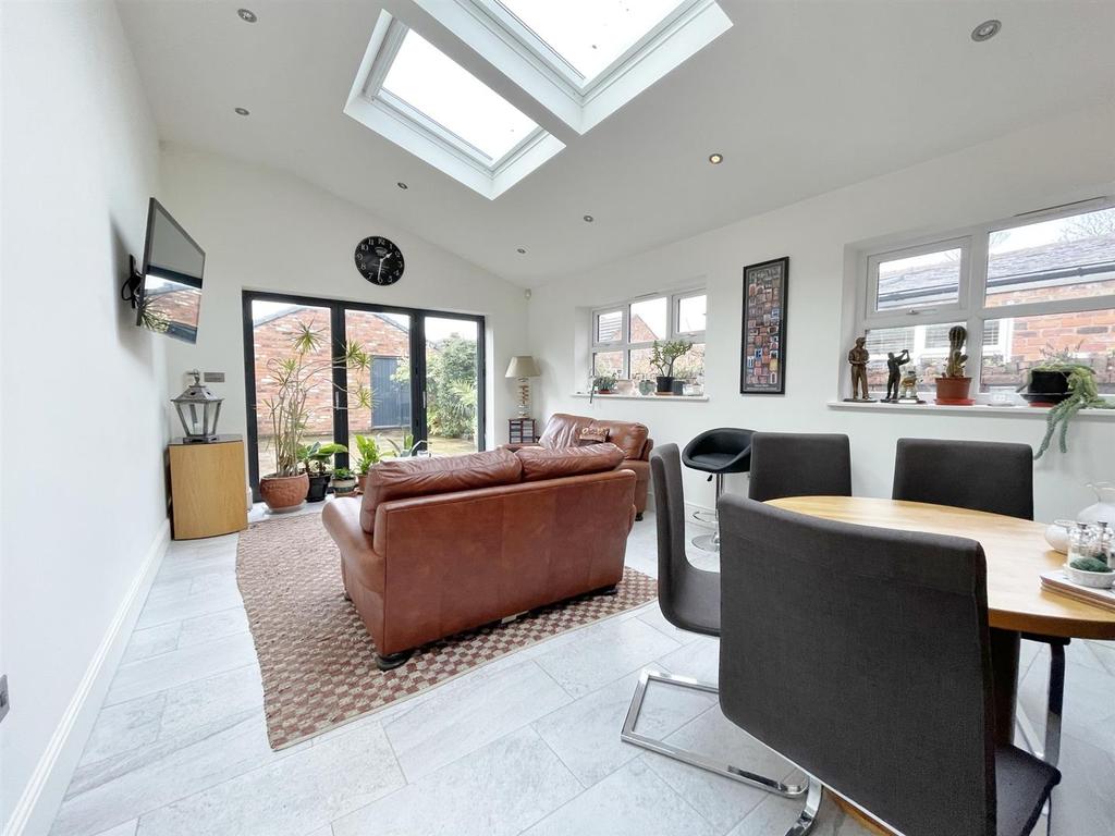Living/dining area