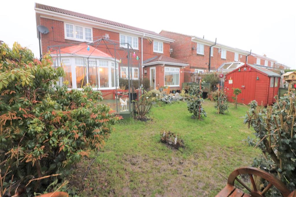 Avebury Avenue, Sherbourne Park estate, Stakeford 4 bed detached house
