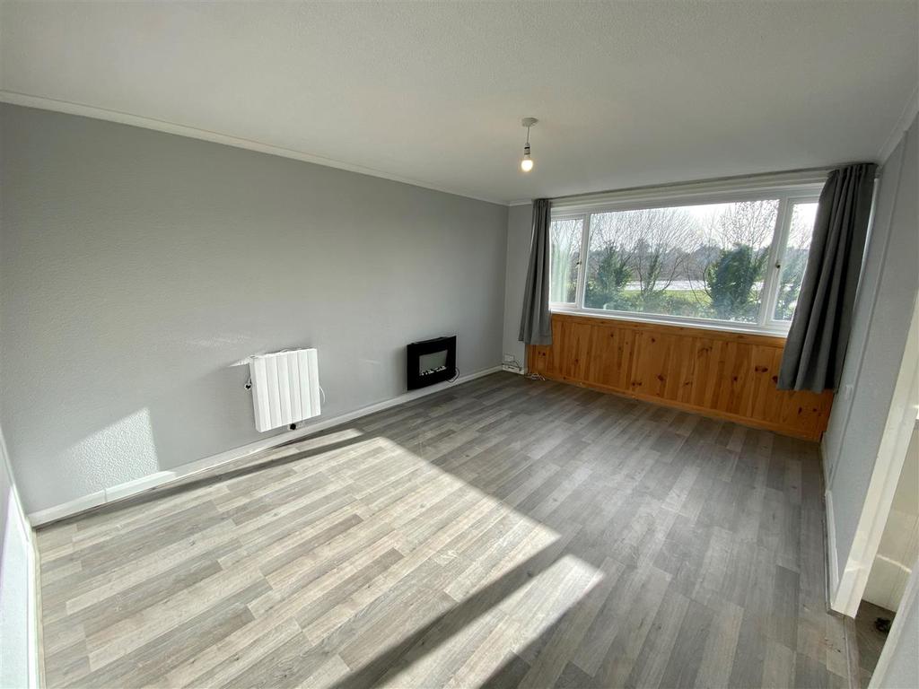 Coton Manor, Berwick Road, Shrewsbury 2 bed apartment £595 pcm (£137 pw)