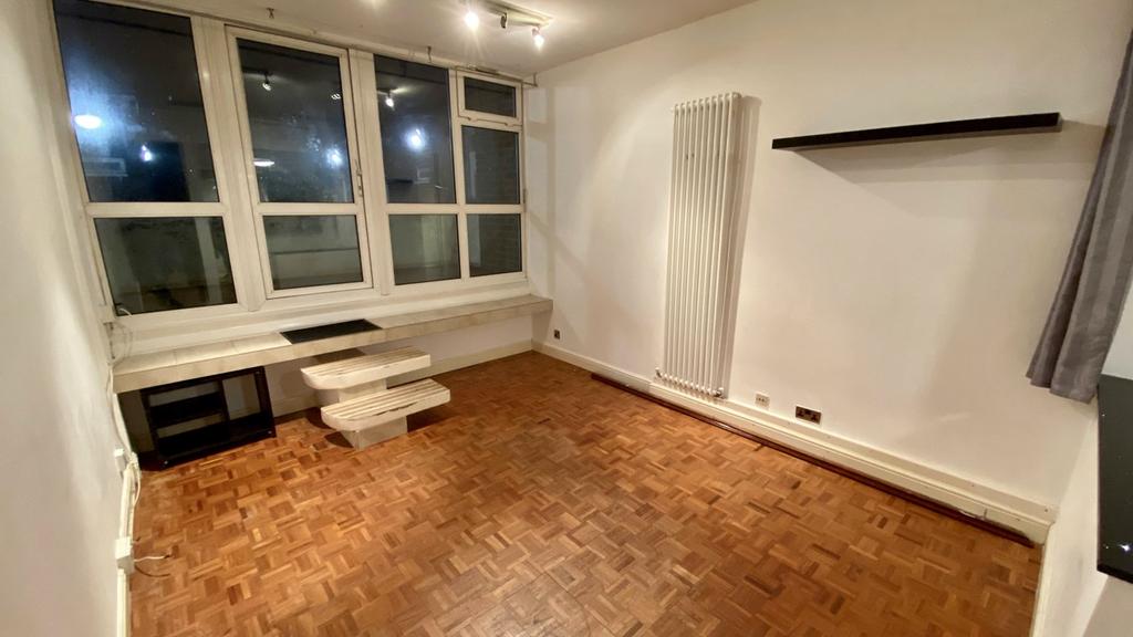 Slough Lane, Kingsbury, NW9 1 bed flat £1,150 pcm (£265 pw)