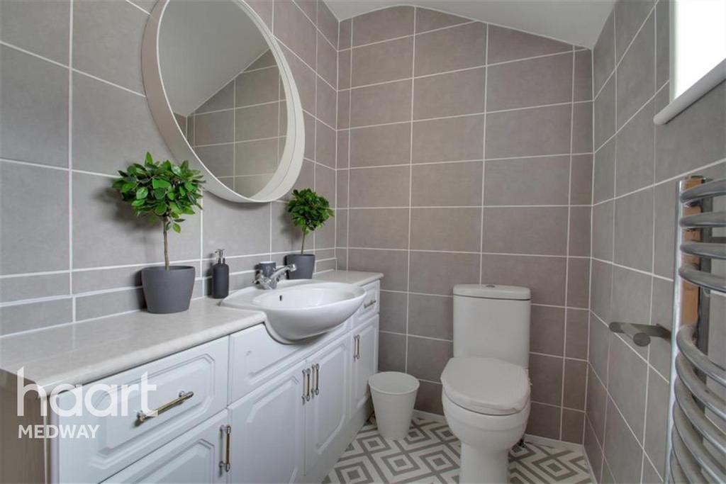 Linden Road, Gillingham, ME7 4 bed terraced house £1,550 pcm (£358 pw)