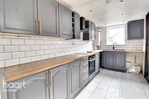 4 bedroom terraced house to rent, Linden Road, Gillingham