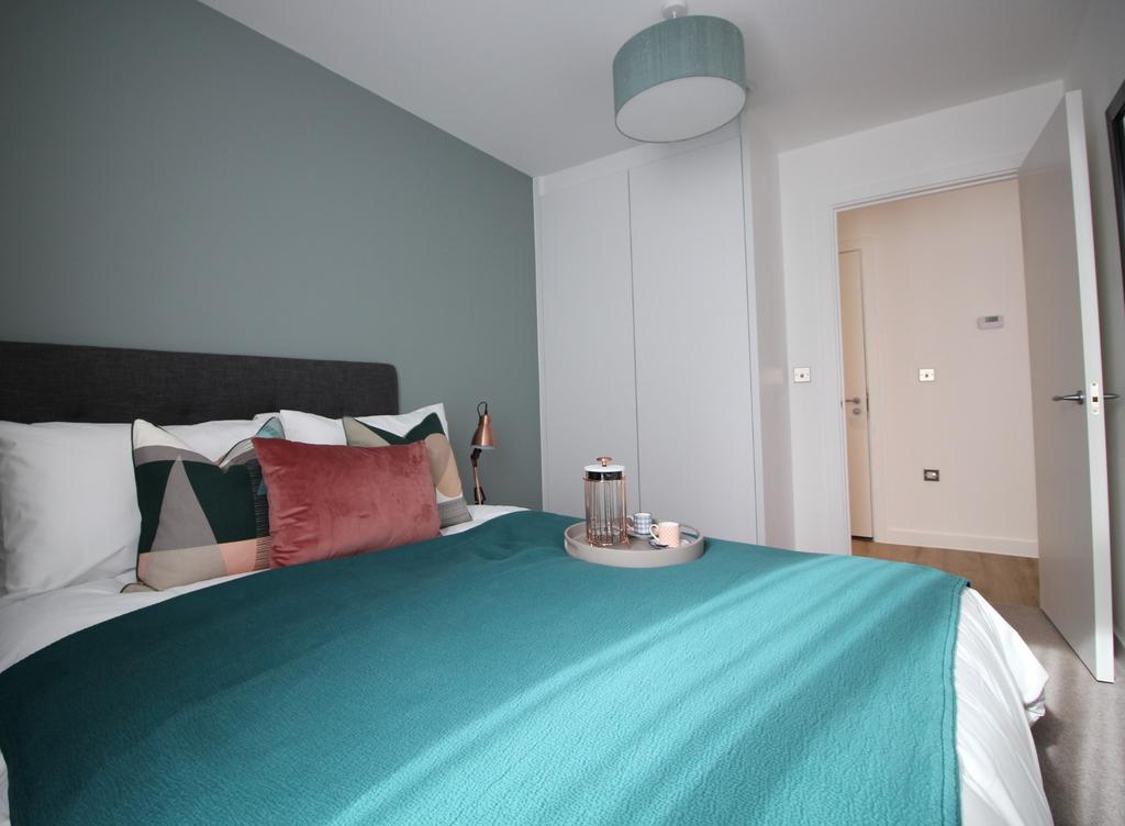 4 Lockside Lane, Middlewood Locks M5 2 bed apartment £1,150 pcm (£265 pw)