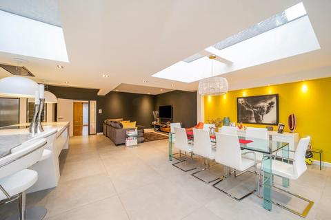 2 Linkside, New Malden, KT3 4LA