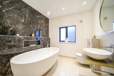 2 Linkside, New Malden, KT3 4LA
