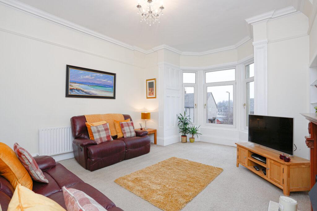 Millar Place, Riverside, Stirling, FK8 2 bed flat £200,000