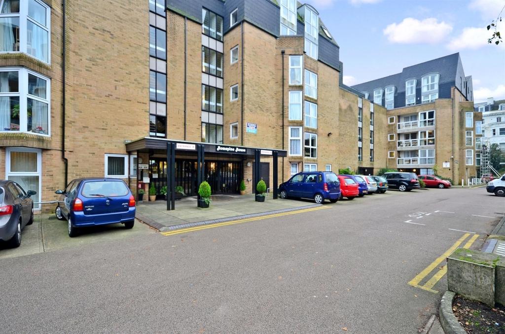 Sandgate Road Folkestone CT20 1 bed apartment £700 pcm (£162 pw)