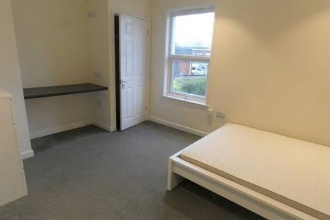 3 bedroom end of terrace house to rent, Oxford Terrace, Kingsholm, Gloucester