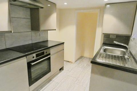 3 bedroom end of terrace house to rent, Oxford Terrace, Kingsholm, Gloucester