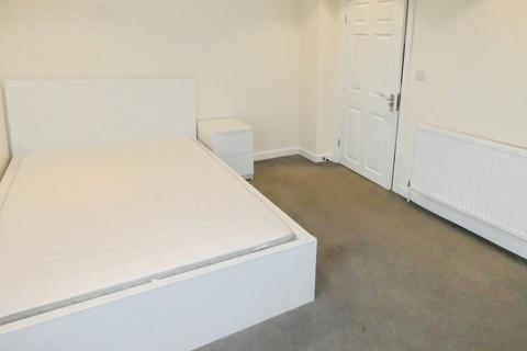 3 bedroom end of terrace house to rent, Oxford Terrace, Kingsholm, Gloucester