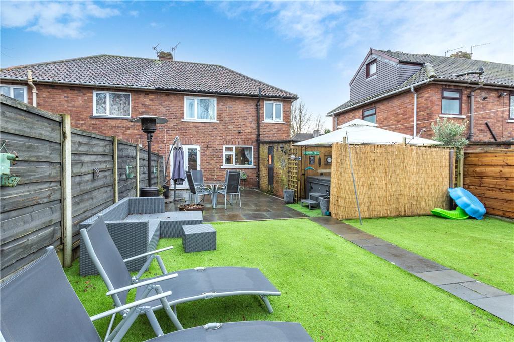 Knowle Avenue, AshtonunderLyne, OL7 3 bed semidetached house £180,000