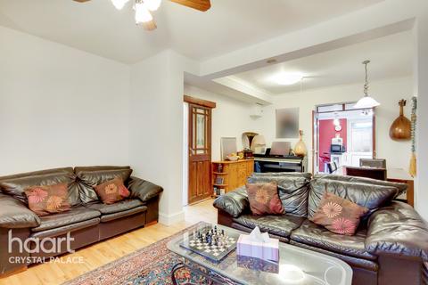 15 Bloomhall Road, London, SE19 1JH