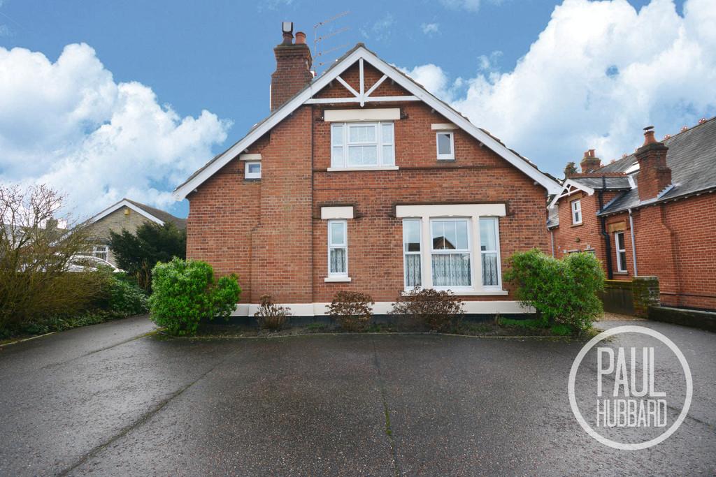 Beccles Road, Oulton Broad, Lowestoft 3 bed detached house £380,000
