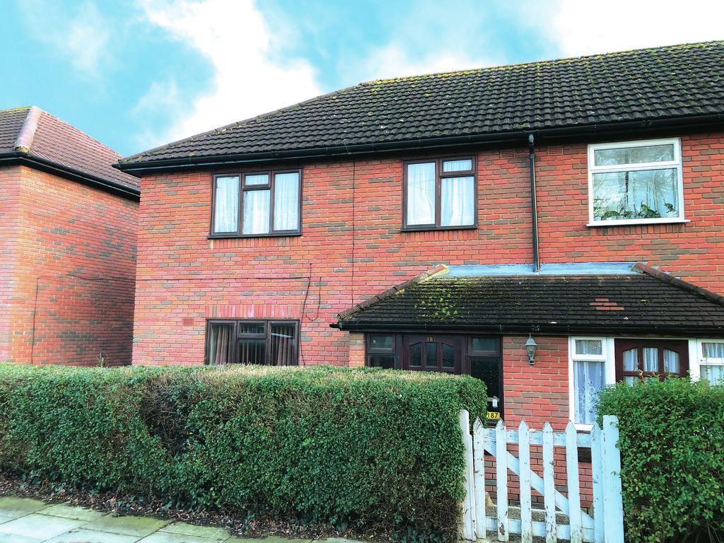 Huntsman Road, Ilford, IG6 3 bed end of terrace house £200,000