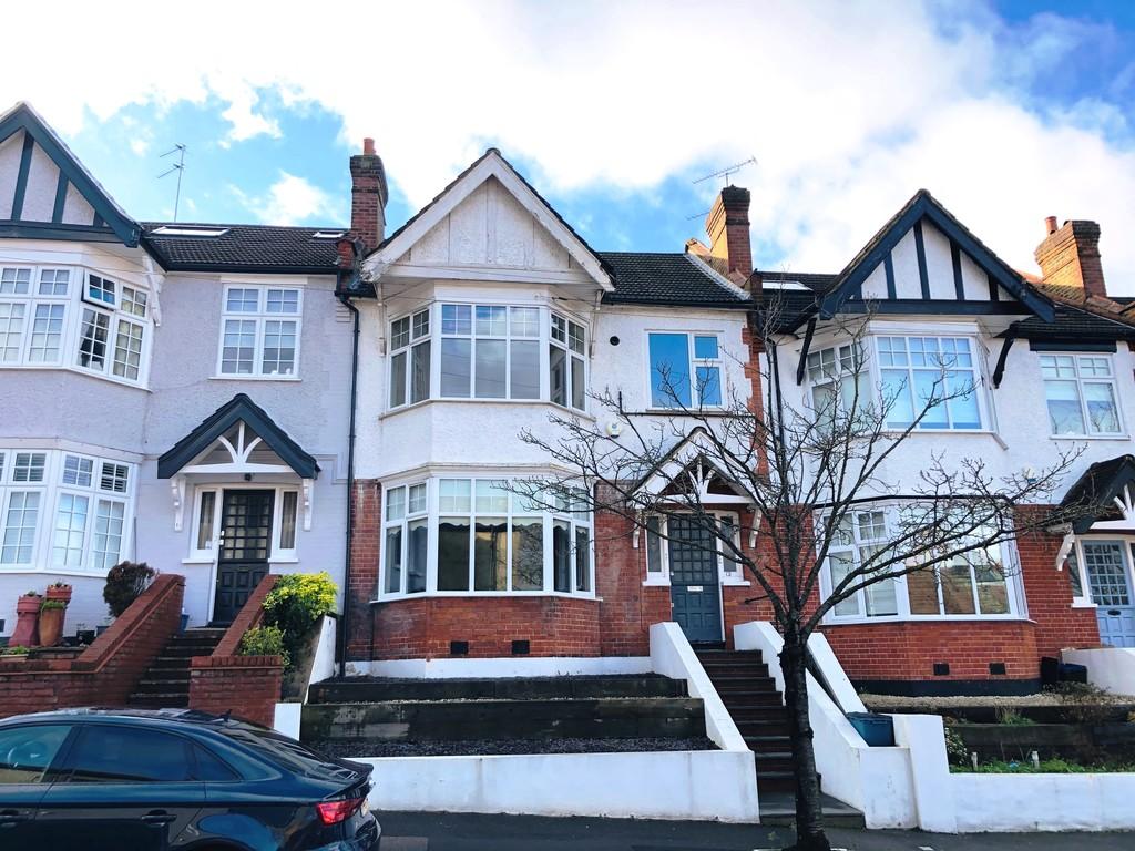 St. Albans Crescent, Woodford Green, IG8 2 bed flat £275,000