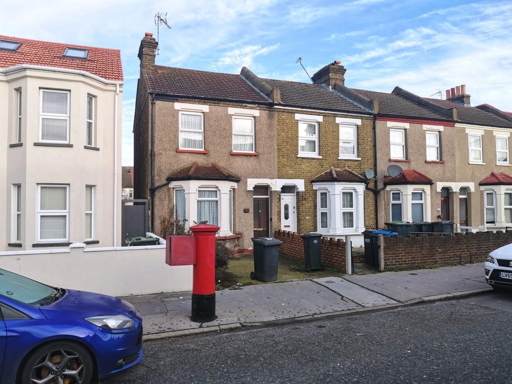 Morland Road, Croydon, CR0 2 bed end of terrace house £200,000