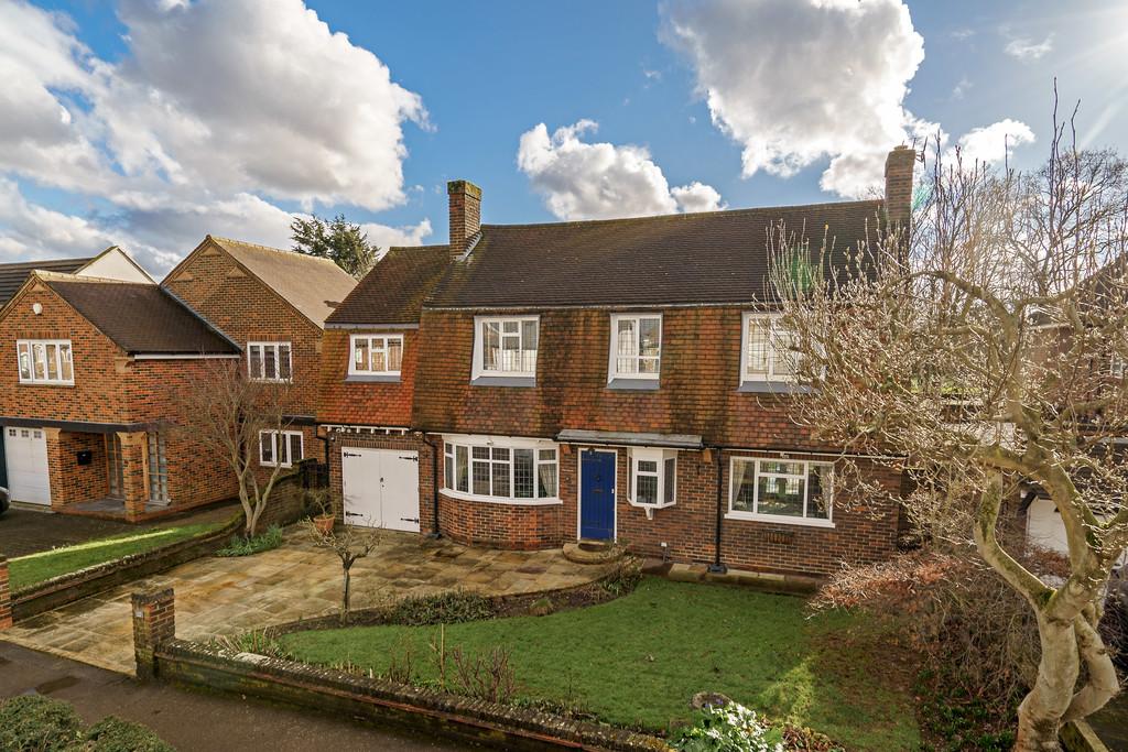 The Warren Drive, Wanstead 4 bed detached house £1,850,000