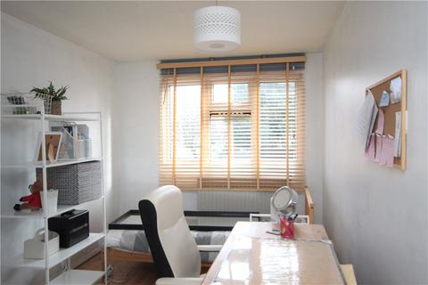 3 bedroom apartment to rent, Park Barn Drive, Guildford, Surrey, GU2