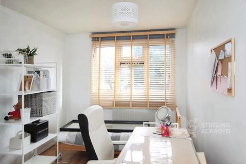 3 bedroom apartment to rent, Park Barn Drive, Guildford, Surrey, GU2