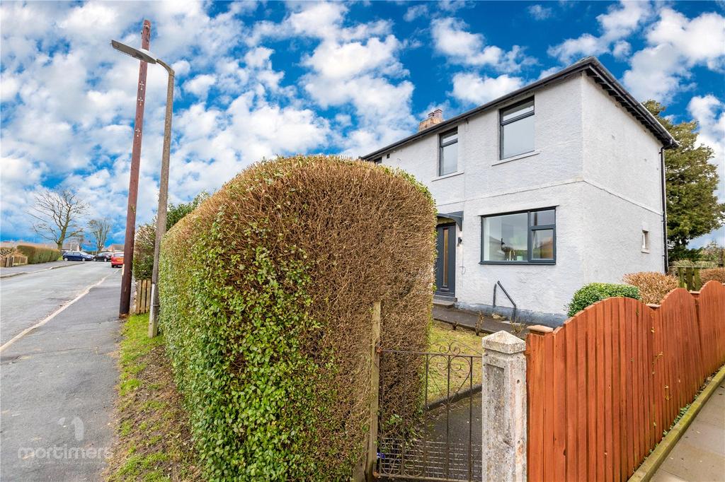 Kemple View, Clitheroe, BB7 3 bed semidetached house £185,000