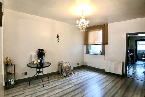 5 bedroom terraced house to rent, Featherstone Road , Southall UB2