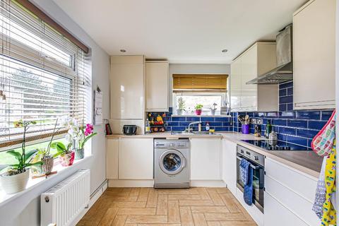 17 Dane Road, Warlingham, CR6 9NP