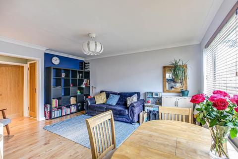 17 Dane Road, Warlingham, CR6 9NP