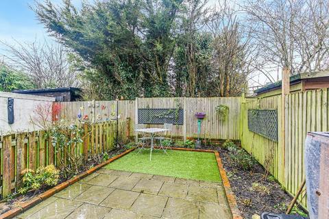 17 Dane Road, Warlingham, CR6 9NP