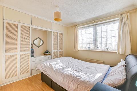 2 Attwood Close, South Croydon, CR2 9EN