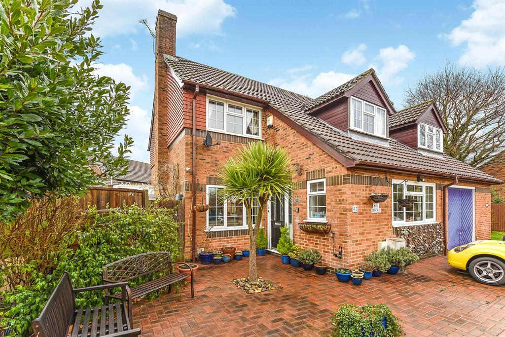 Swallowfields, Andover 3 bed semidetached house £289,995