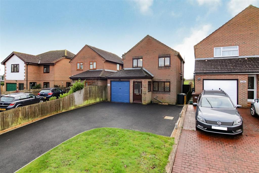 Station Road, Hailsham 3 bed detached house £300,000