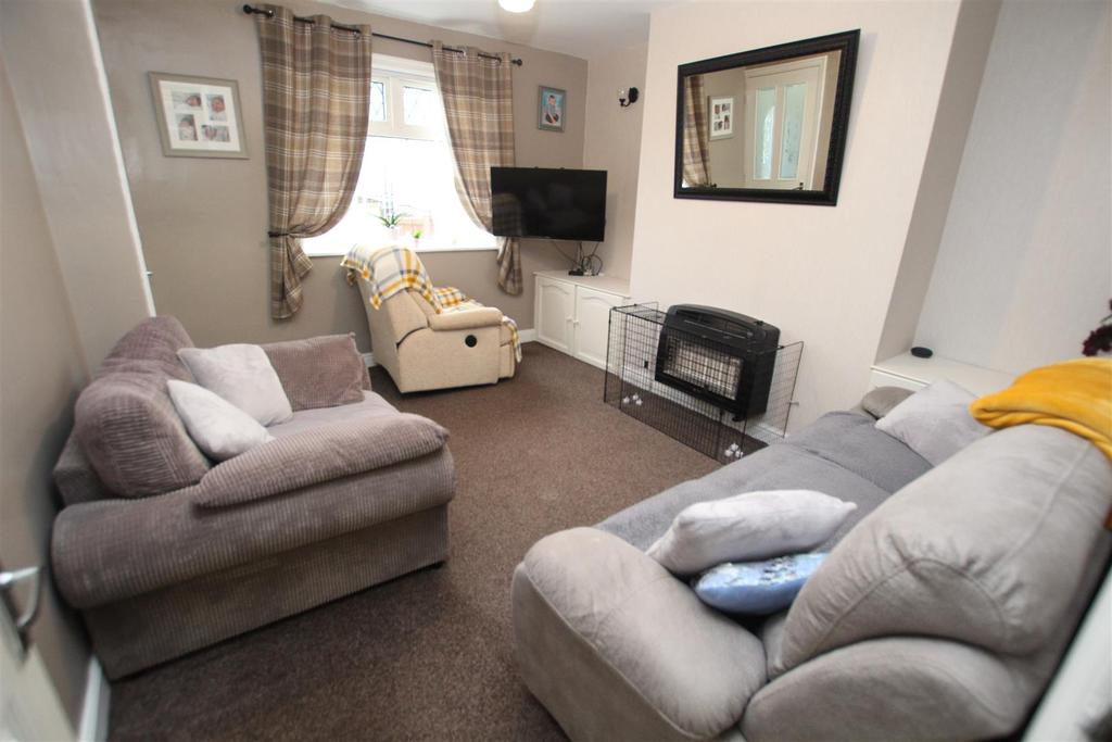 Ashbourne Oval, Bolton BD2 3 bed semidetached house £119,950