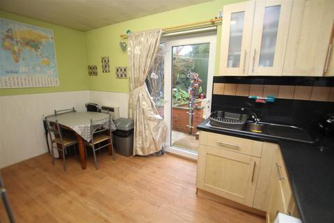 8 Ashbourne Oval, Bradford, BD2 4DH