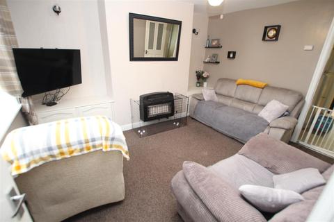 8 Ashbourne Oval, Bradford, BD2 4DH