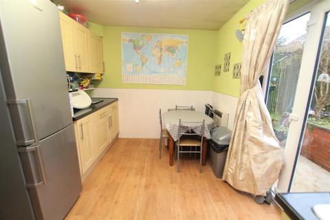 8 Ashbourne Oval, Bradford, BD2 4DH