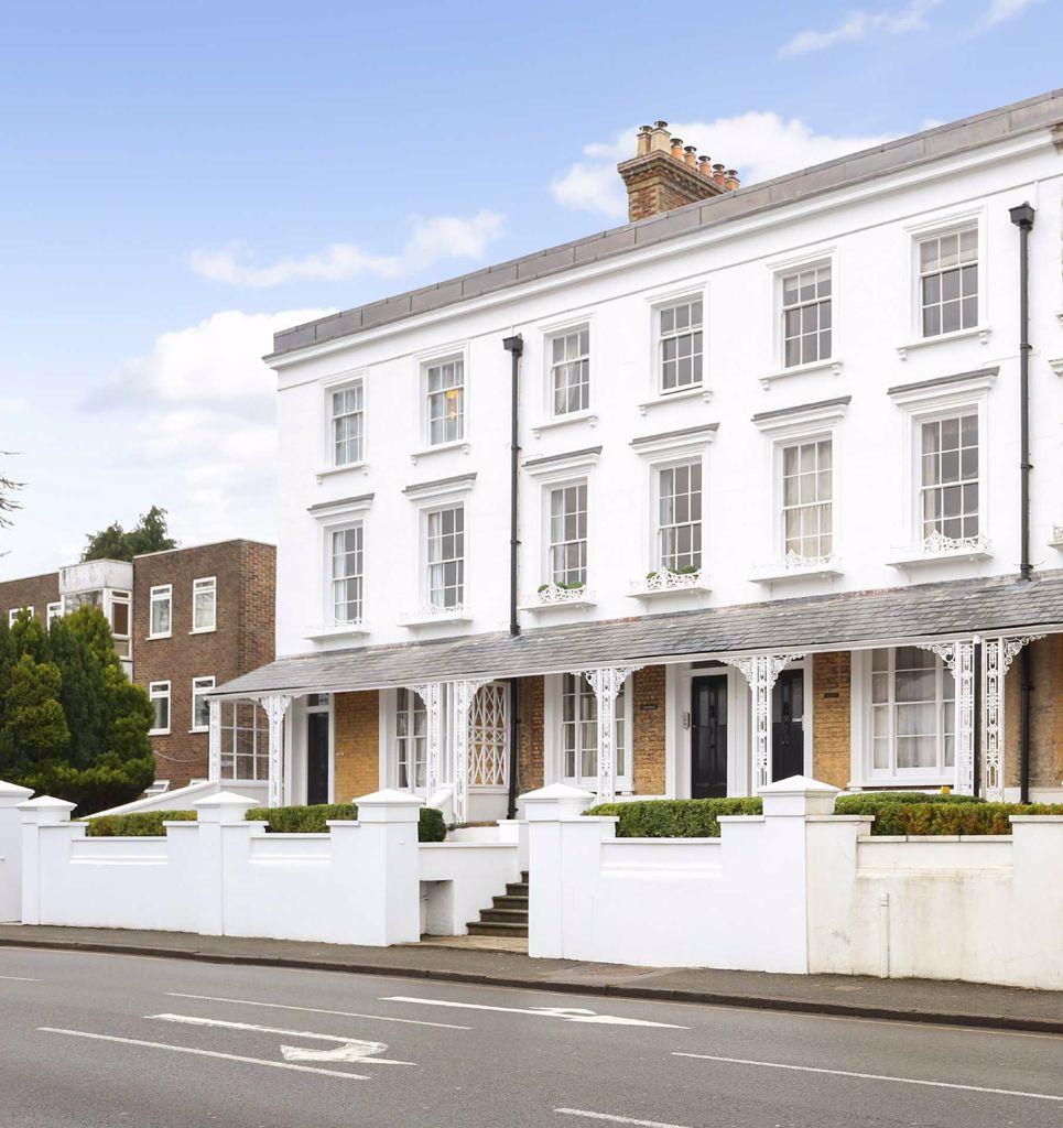 East Street, Farnham 3 bed apartment £410,000