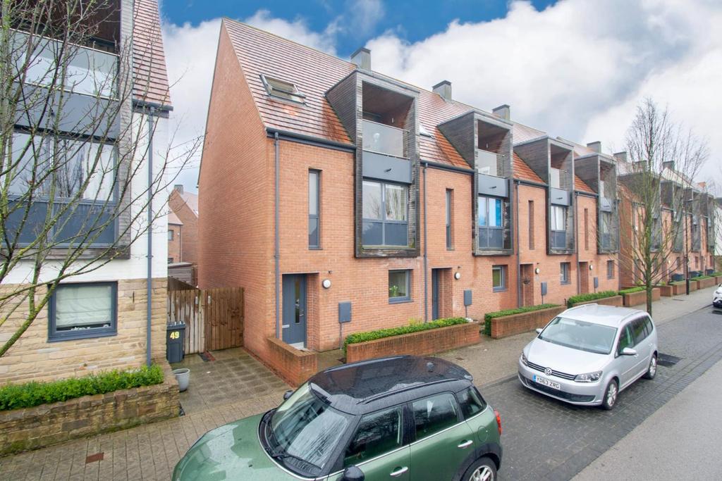 Lotherington Mews, Derwenthorpe, York 3 bed semidetached house £320,000