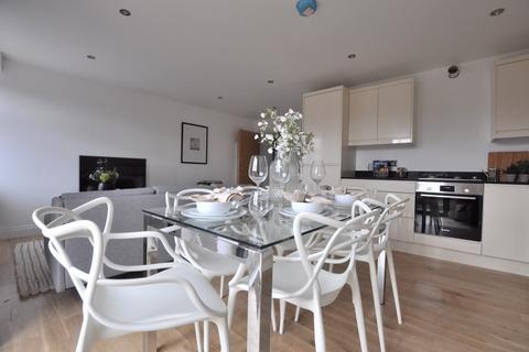 2 bedroom apartment to rent, Hoxton Street, London N1