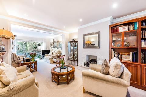 7 Wolmer Close, Edgware, HA8 8PU