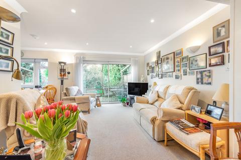7 Wolmer Close, Edgware, HA8 8PU