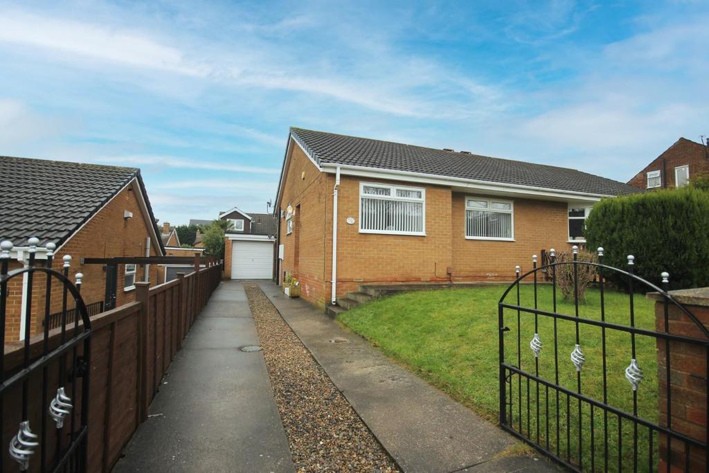 Woodley Grove, Ormesby, Middlesbrough 2 bed semidetached bungalow for