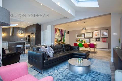 24 Camborne Avenue, London, W13 9QZ