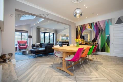 24 Camborne Avenue, London, W13 9QZ