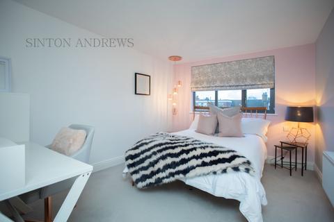 24 Camborne Avenue, London, W13 9QZ