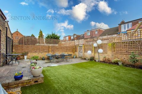 24 Camborne Avenue, London, W13 9QZ