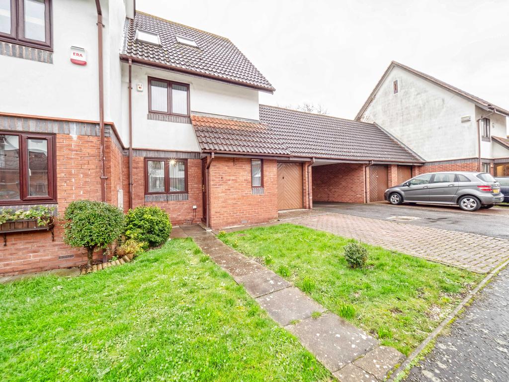 Wren Drive, West Drayton, UB7 3 bed semidetached house £1,500 pcm (£