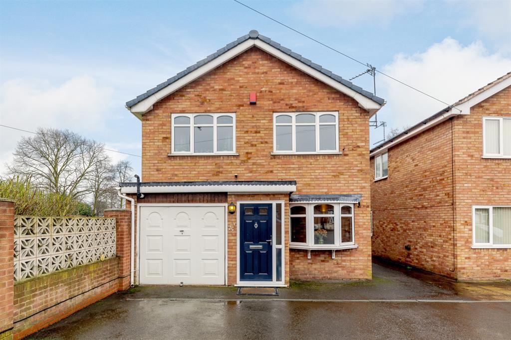 Tamworth Road, Two Gates, Tamworth, B77 1EQ 3 bed detached house for